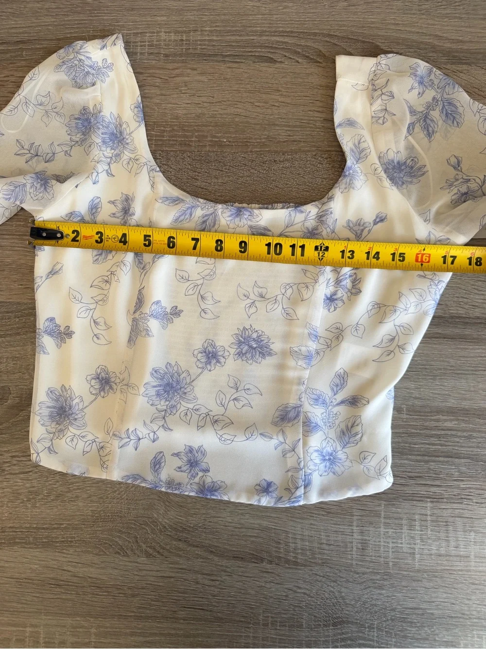 House of Harlow 1960 White Chemise with Blue Floral Print Puff Sleeve Size Small